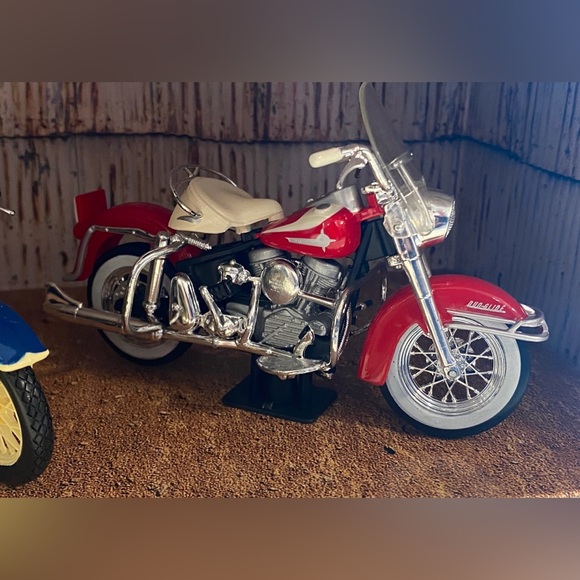 Harley-Davidson Motorcycle Model Set - Picture 8 of 11